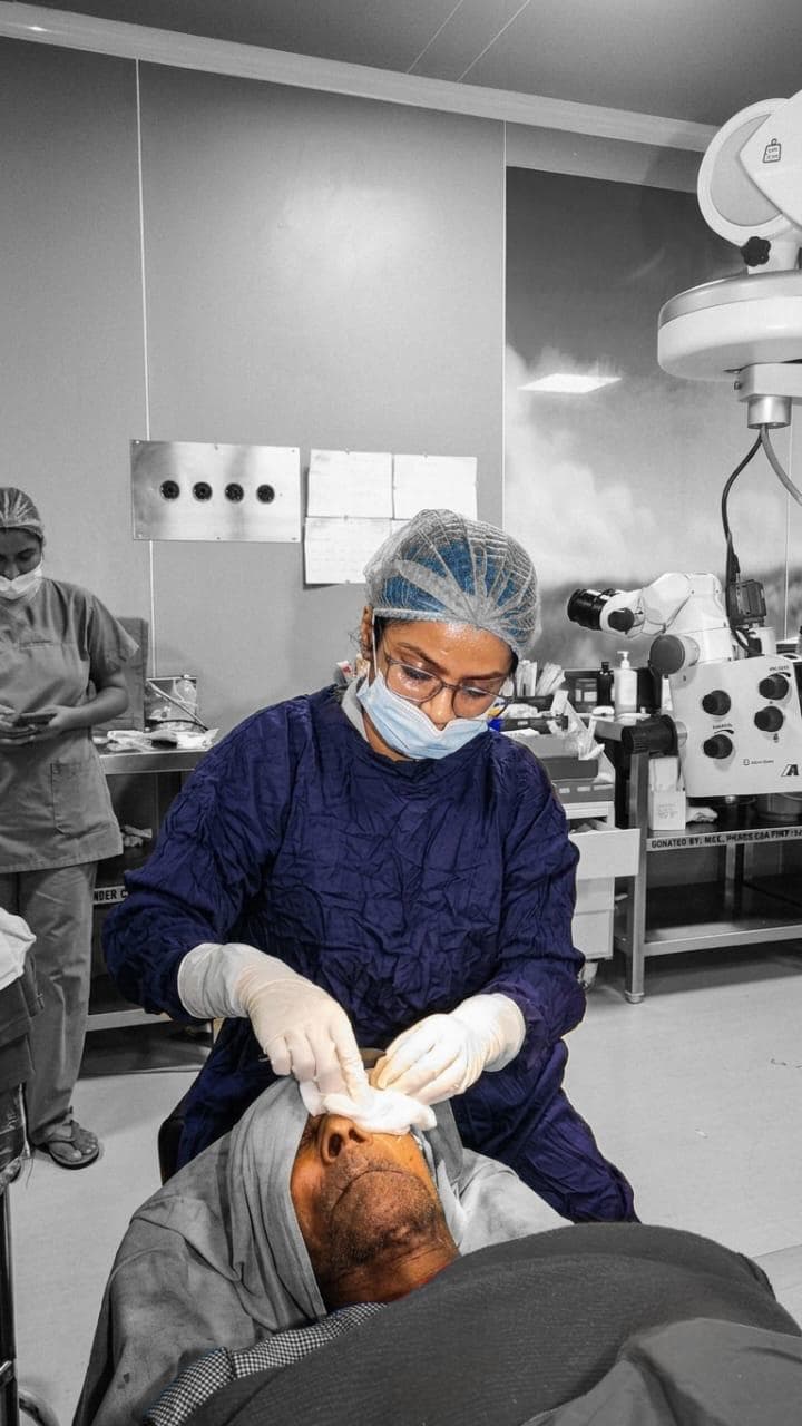 Dr. Ruchita Sontakke performing microsurgery in the operating theatre